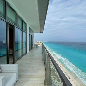 Meet your Posher, Cory